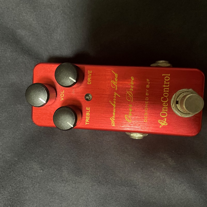 One Control Strawberry Red Over Driveの画像